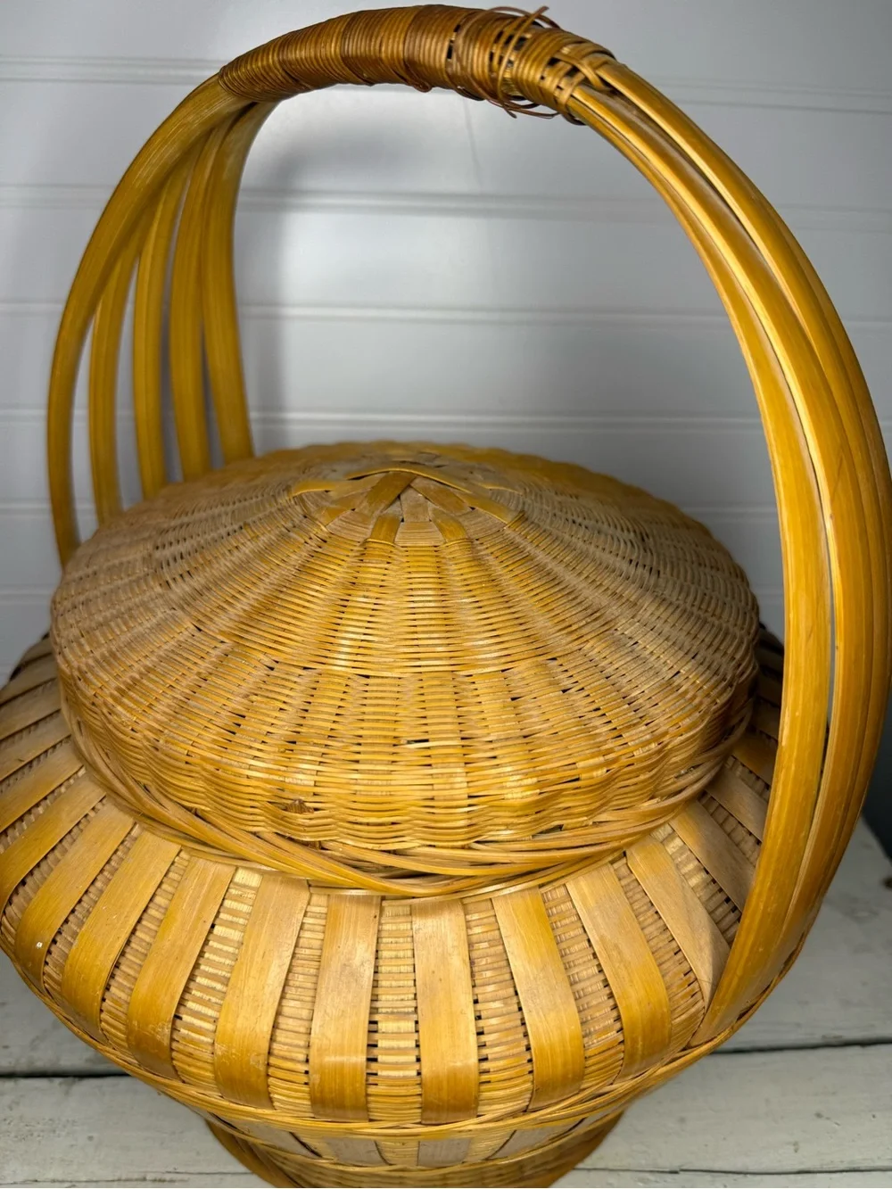 Vintage Bamboo Hand Woven Round Rice Market Tea Basket w Lid
